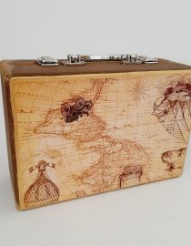 چمدان چوبی